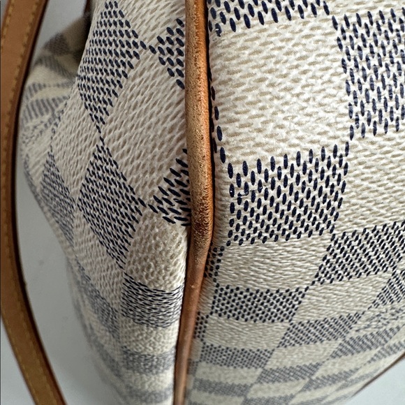 Louis Vuitton Damier Azur Syracuse MM white 
Date codes MI 2171
12” x 9” x 4” - Picture 8 of 16